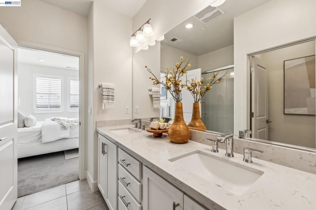 Image 33 of property listing at 28957 Ashwell Ave, Hayward, CA 94544