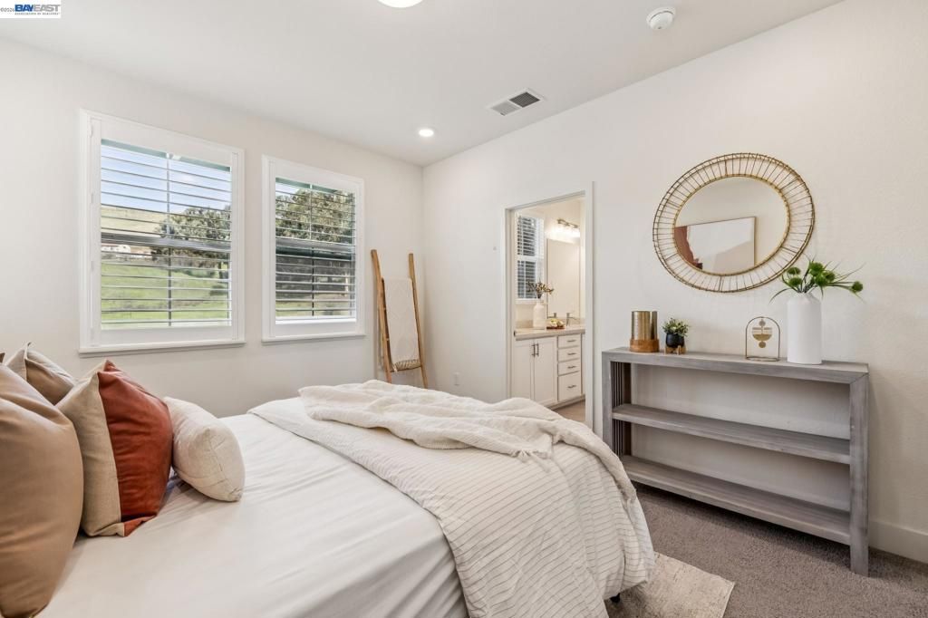 Image 38 of property listing at 28957 Ashwell Ave, Hayward, CA 94544