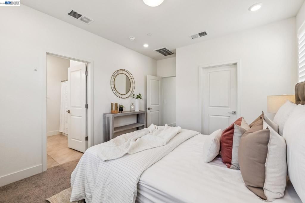 Image 40 of property listing at 28957 Ashwell Ave, Hayward, CA 94544