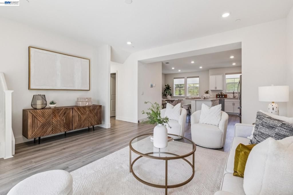 Image 6 of property listing at 28957 Ashwell Ave, Hayward, CA 94544