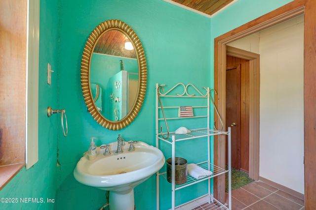 104 CARTER-WHITTAKER Lane, Pomona Park, FL 32181