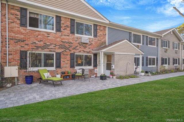 40 W 4th St 103, Patchogue, NY 11772