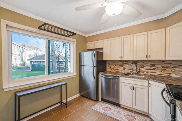 40 W 4th St 103, Patchogue, NY 11772