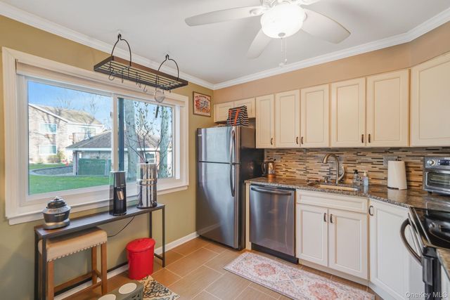 40 W 4th St 103, Patchogue, NY 11772