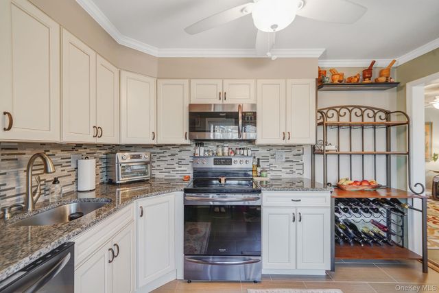 40 W 4th St 103, Patchogue, NY 11772