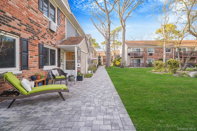 40 W 4th St 103, Patchogue, NY 11772