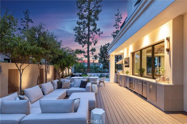 6 Pinehurst Ln, Newport Beach, CA 92660