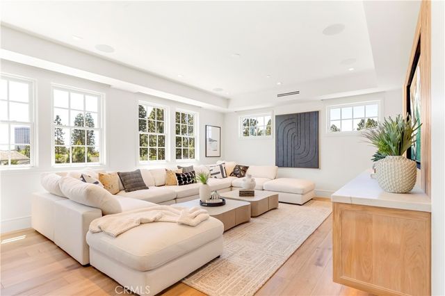 6 Pinehurst Ln, Newport Beach, CA 92660