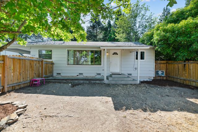 1234 NW Highland Avenue, Grants Pass, OR 97526