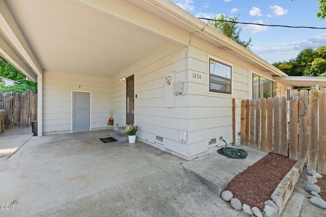 1234 NW Highland Avenue, Grants Pass, OR 97526
