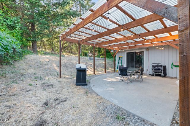 1234 NW Highland Avenue, Grants Pass, OR 97526