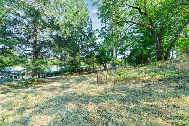 1234 NW Highland Avenue, Grants Pass, OR 97526