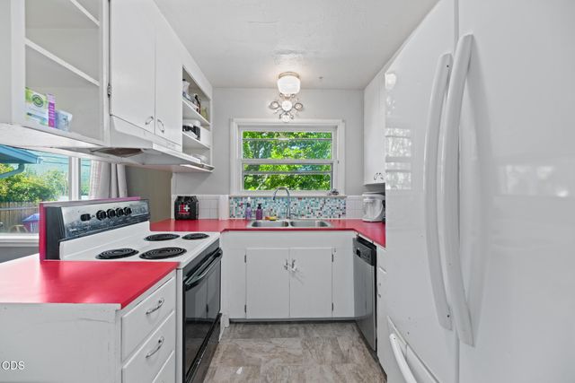 1234 NW Highland Avenue, Grants Pass, OR 97526