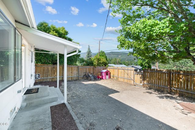 1234 NW Highland Avenue, Grants Pass, OR 97526