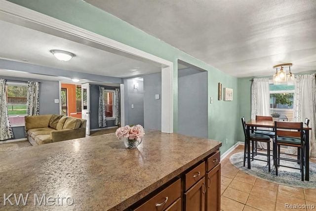 21389 Duns Scotus Street, Southfield, MI 48075