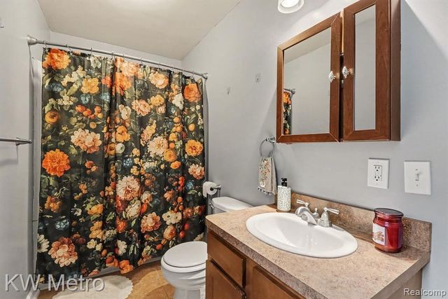21389 Duns Scotus Street, Southfield, MI 48075