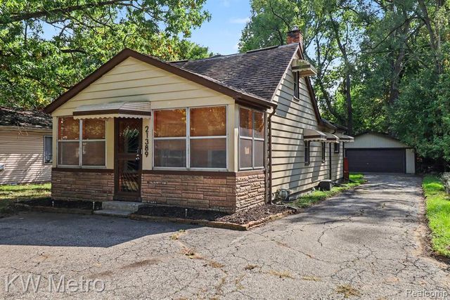 21389 Duns Scotus Street, Southfield, MI 48075