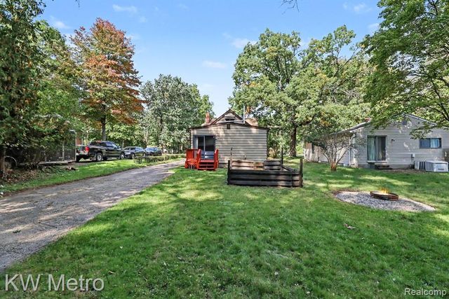 21389 Duns Scotus Street, Southfield, MI 48075