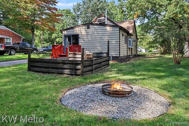 21389 Duns Scotus Street, Southfield, MI 48075