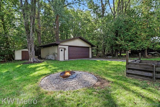 21389 Duns Scotus Street, Southfield, MI 48075