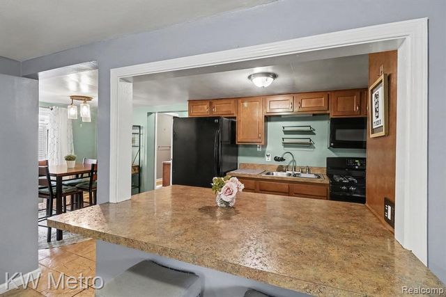 21389 Duns Scotus Street, Southfield, MI 48075