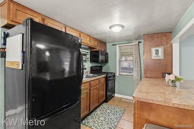 21389 Duns Scotus Street, Southfield, MI 48075