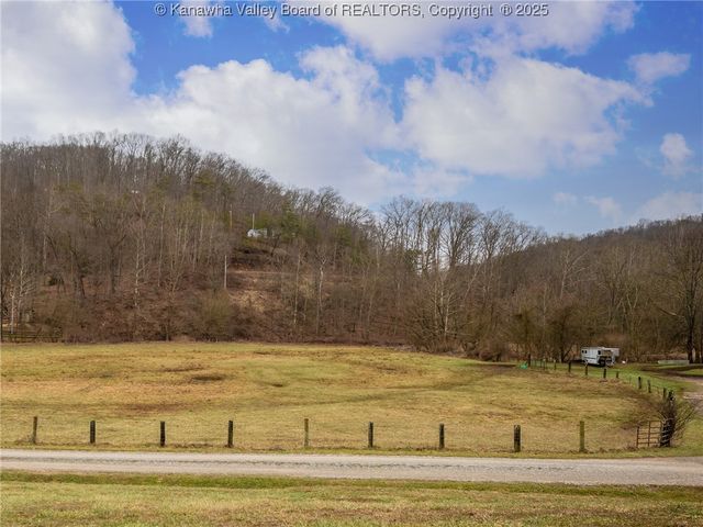 634 Hitch N Go Lane, Elkview, WV 25071