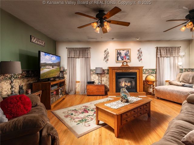 634 Hitch N Go Lane, Elkview, WV 25071