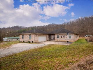 634 Hitch N Go Lane, Elkview, WV 25071