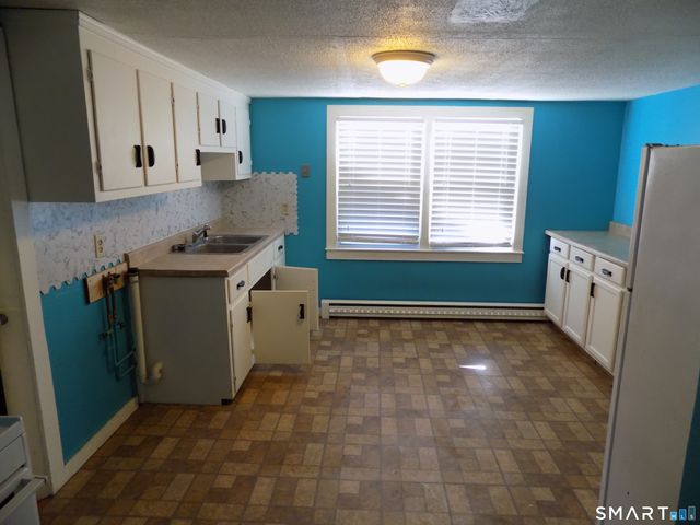 14 Pratt Street, Bristol, CT 06010