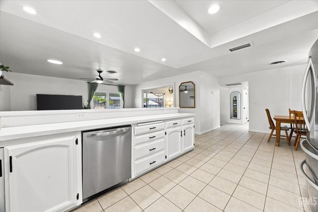 7108 Elias Avenue, Bakersfield, CA 93308