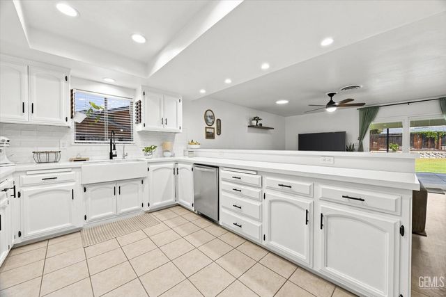 7108 Elias Avenue, Bakersfield, CA 93308