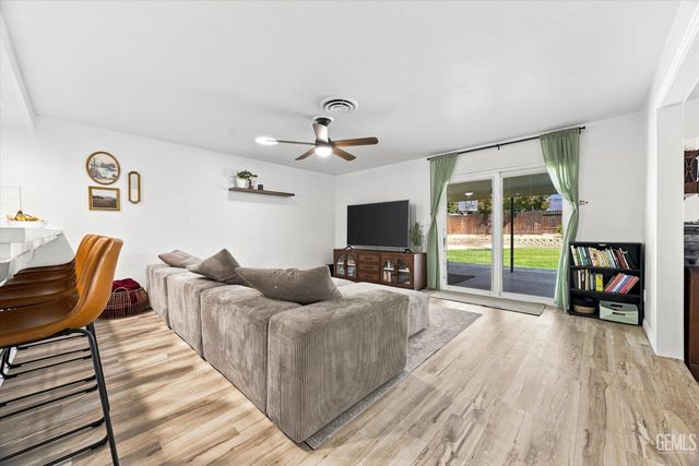 7108 Elias Avenue, Bakersfield, CA 93308