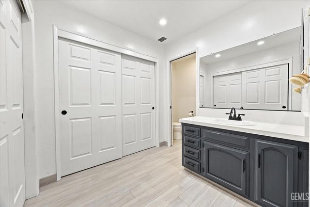 7108 Elias Avenue, Bakersfield, CA 93308
