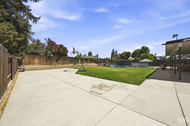 7108 Elias Avenue, Bakersfield, CA 93308