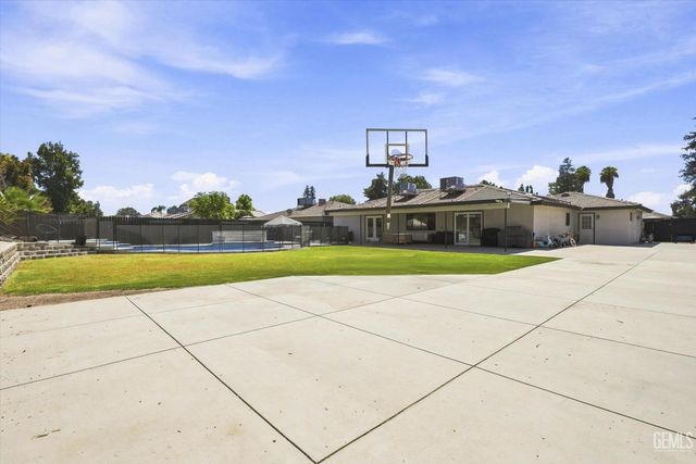 7108 Elias Avenue, Bakersfield, CA 93308