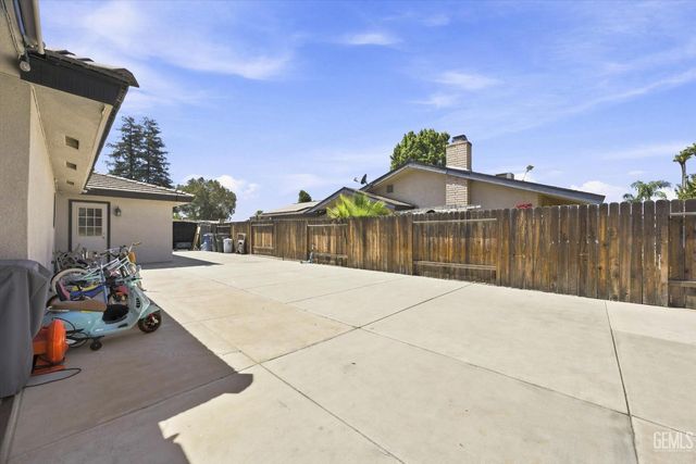 7108 Elias Avenue, Bakersfield, CA 93308