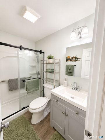 11 Chatham Court, Brookfield, CT 06804