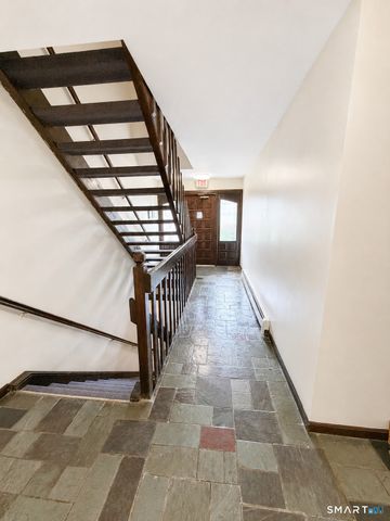 11 Chatham Court, Brookfield, CT 06804
