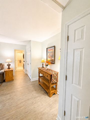 11 Chatham Court, Brookfield, CT 06804