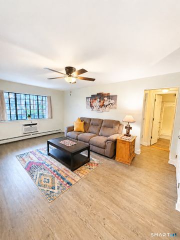 11 Chatham Court, Brookfield, CT 06804