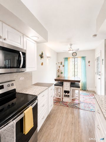 11 Chatham Court, Brookfield, CT 06804