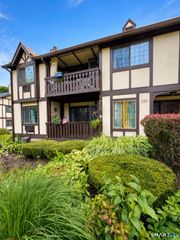 11 Chatham Court, Brookfield, CT 06804