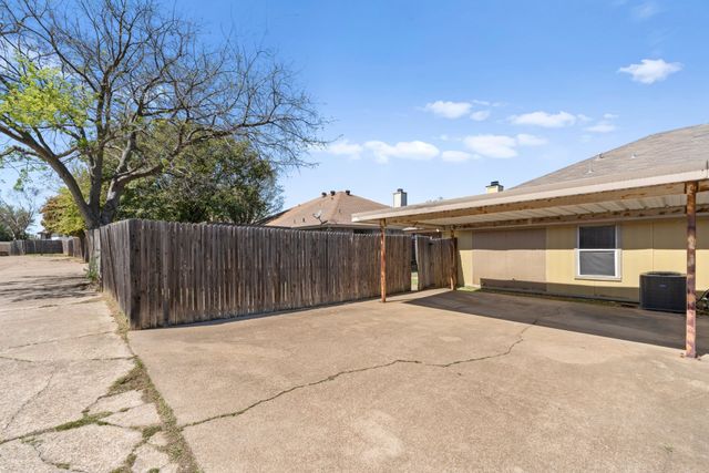 4316 Elliott Oaks Drive, Arlington, TX 76017