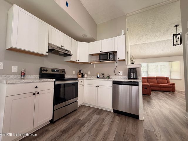 7207 Betsy Ross Dr, Louisville, KY 40272