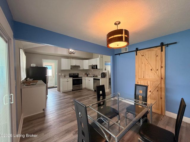 7207 Betsy Ross Dr, Louisville, KY 40272