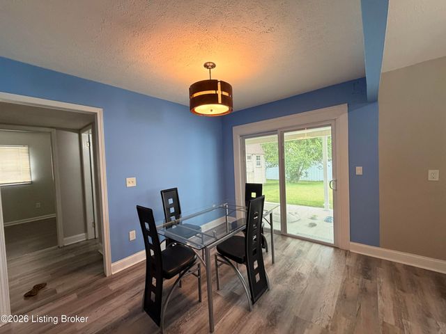 7207 Betsy Ross Dr, Louisville, KY 40272