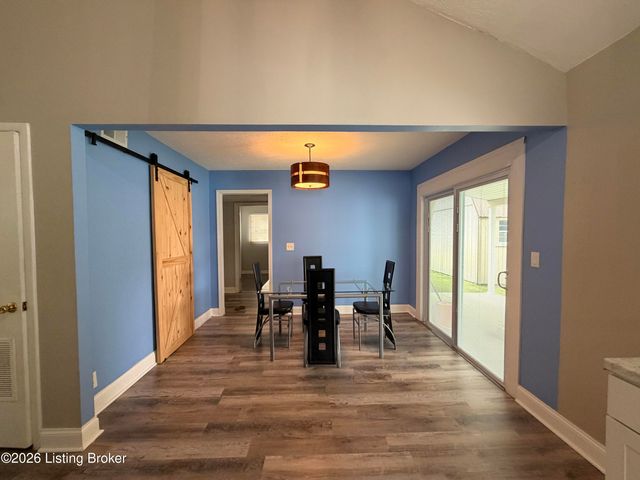 7207 Betsy Ross Dr, Louisville, KY 40272