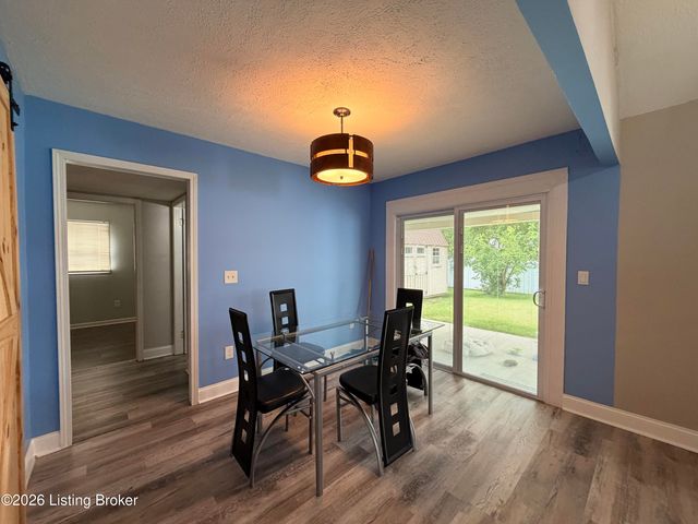 7207 Betsy Ross Dr, Louisville, KY 40272