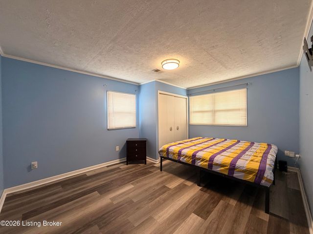 7207 Betsy Ross Dr, Louisville, KY 40272